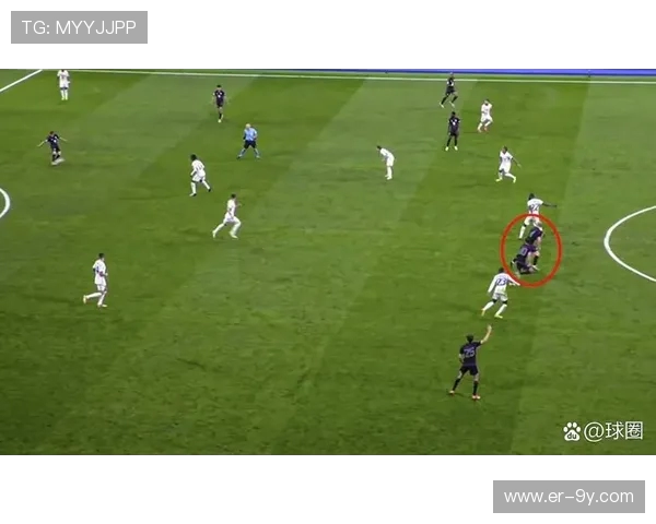 当最后一声哨响落下那片绿茵场上只剩心碎与孤独